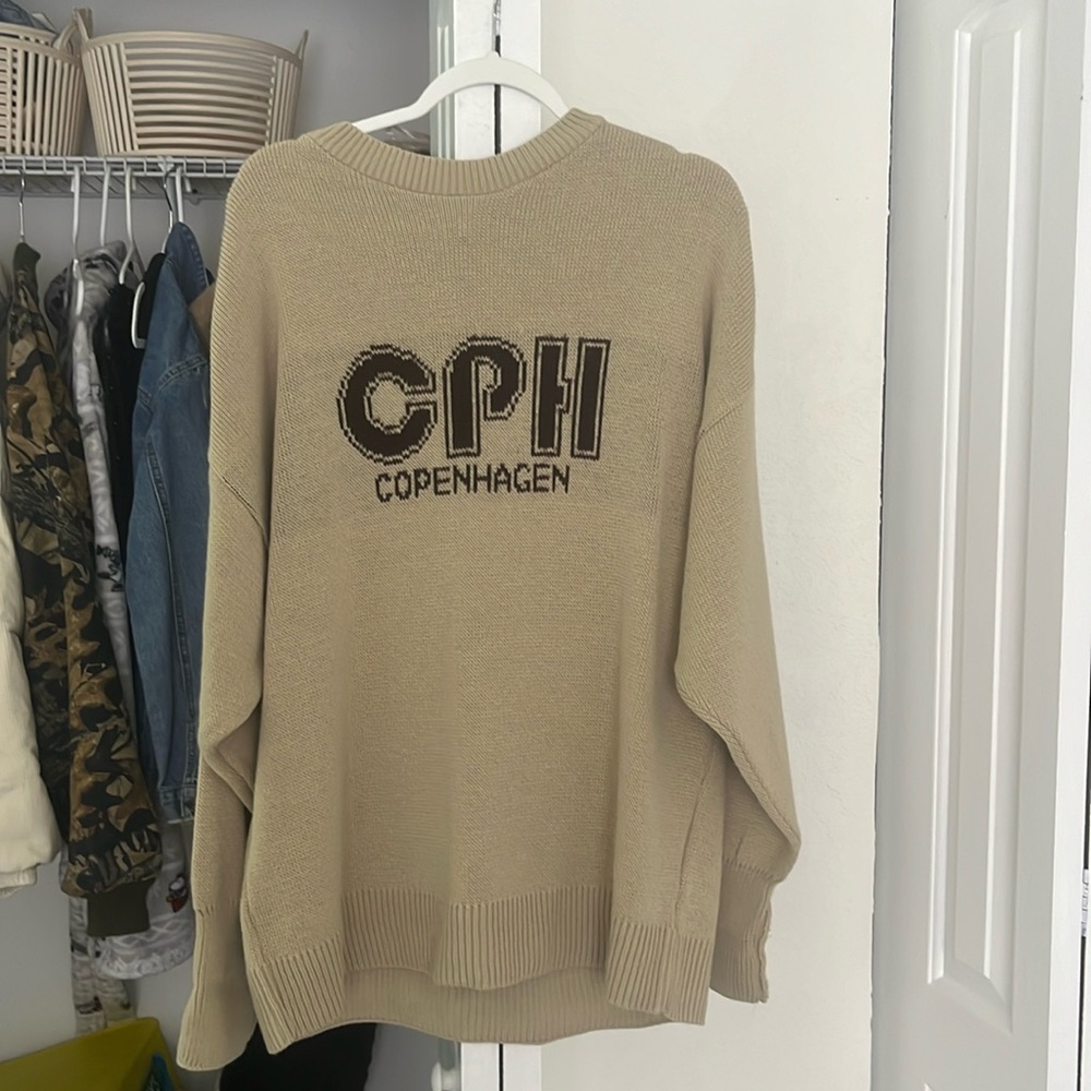 Men’s (or women’s) sweater